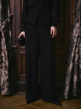Loose-fitting high-waisted trousers