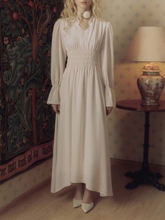 Lightweight maxi dress with matching necklace
