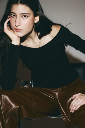 H&M Female Off-the-shoulder top, Tops
